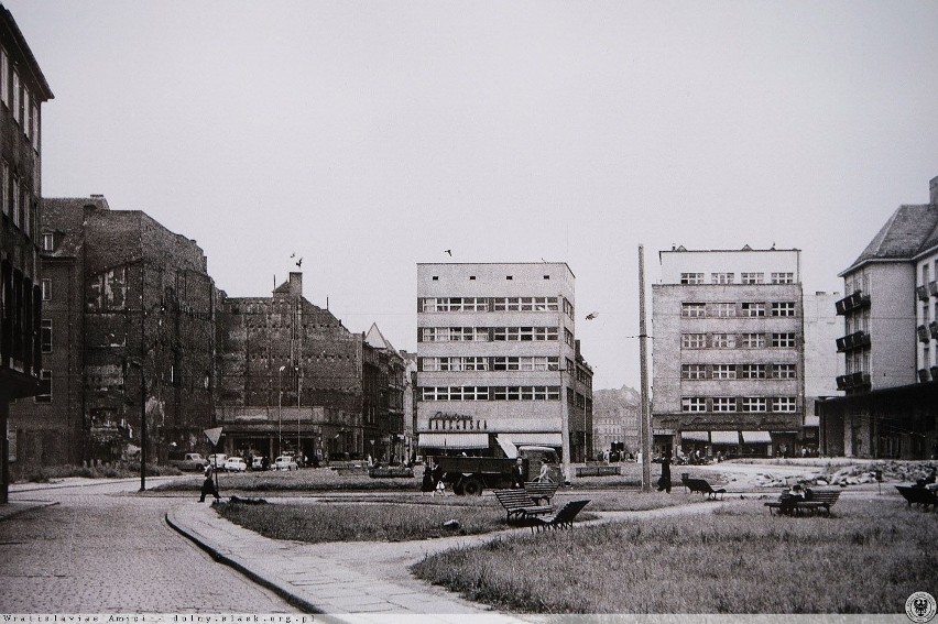 Rok 1960. W lewej budynek, w którym mieściła się składnica...