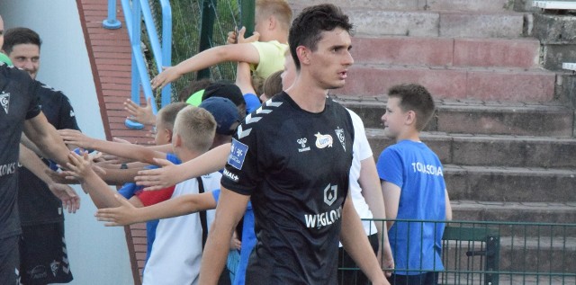 Urodzony w 1996 roku Robert Dadok był piłkarzem Stali Stalowa Wola w latach 2018-2020, obecnie występuje w ekstraklasowym Górnika Zabrze
