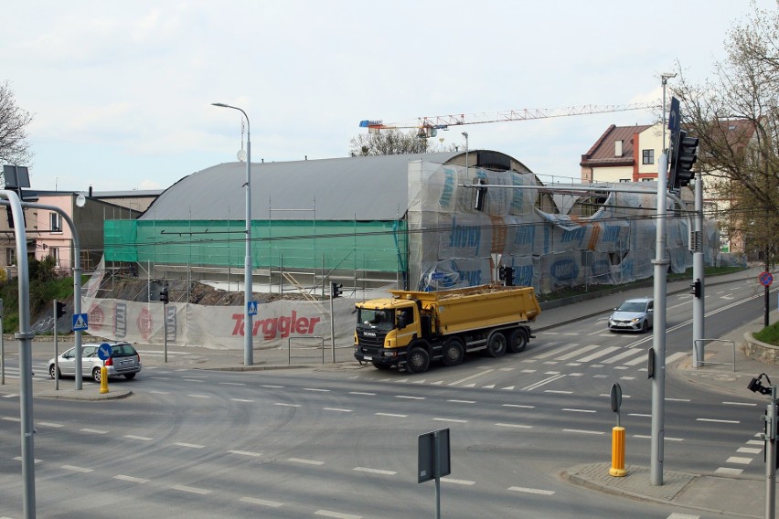 Trwa remont hangaru lotniczego przy ul. Wrońskiej w Lublinie. Sprawdź, jak idą prace
