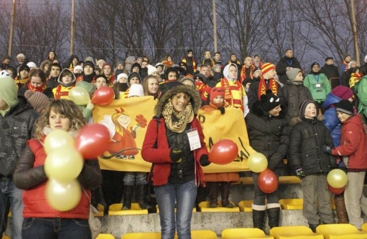 Policja i dzieci na stadionie. Mecz Jagiellonia-Korona (zdjęcia)