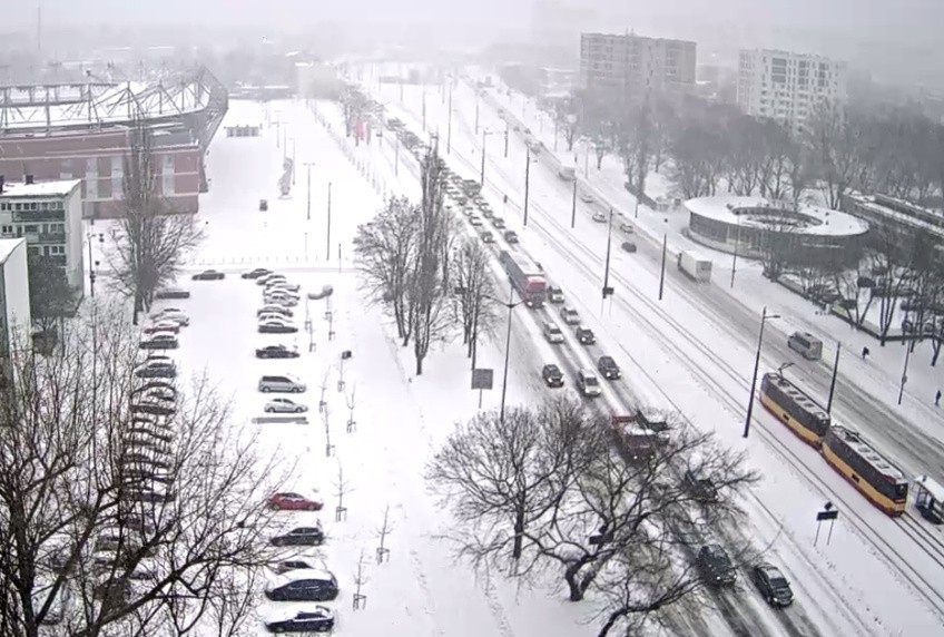 Śnieg sparaliżował Łódź! Zamknięto m.in. tunel trasy W-Z. Służby miejskie nie popisały się [FILM, zdjęcia]