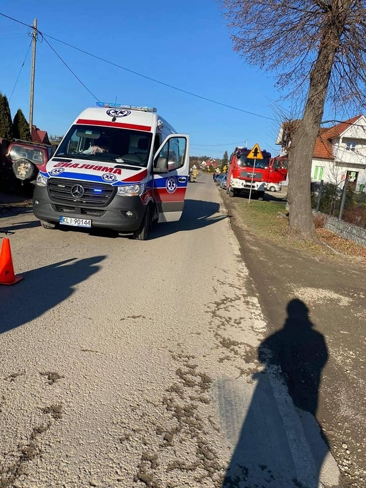 Przyszowa. Młody motorowerzysta ranny w zderzeniu z samochodem