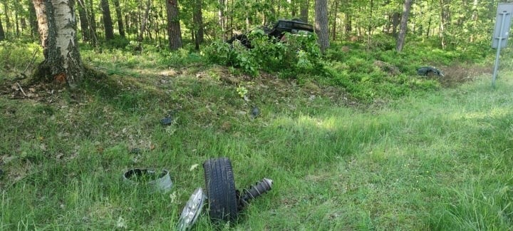 Niebezpieczny wypadek w okolicach Rosnowa. Kierowca miał 1,2 promila [ZDJĘCIA]
