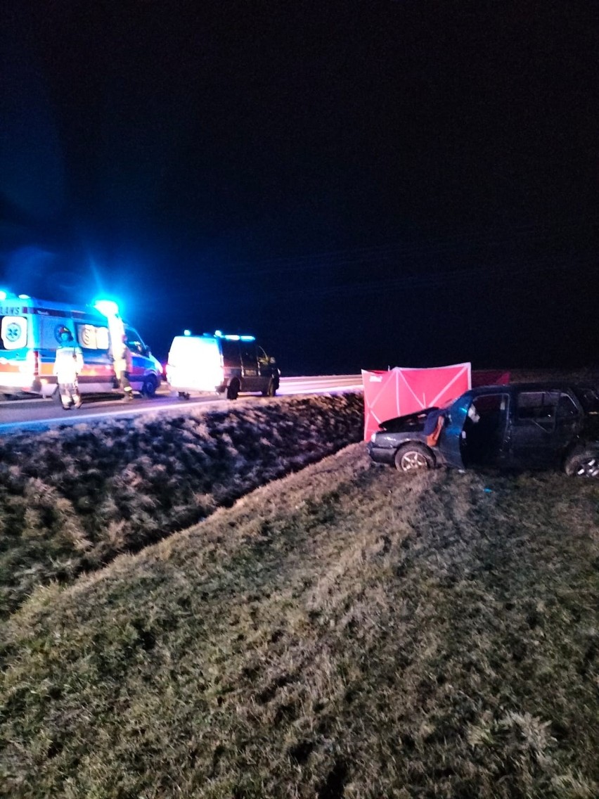 Wypadek na obwodnicy Staszowa. Kierowca z dożywotnim zakazem zginął na miejscu. 