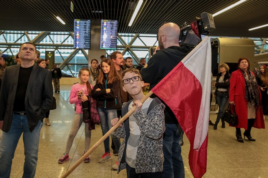 Mistrzowie Świata w skokach narciarskich wylądowali na...