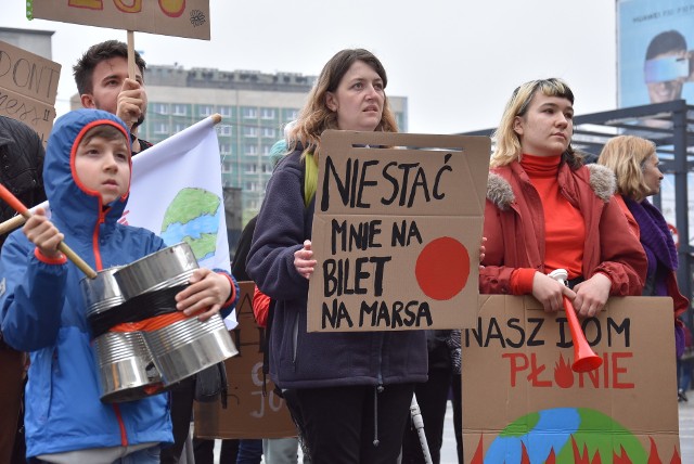 Earth Strike w Katowicach. Ekolodzy protestowali przeciw zmianom klimatycznym i bezczynności władz