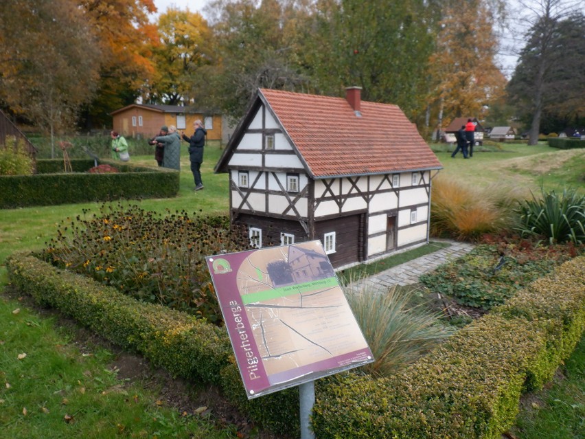Najpiękniejsze domy łużyckie w miniaturze i oryginale. Zobaczysz je we wsi Cunewalde, najdłuższej w Niemczech