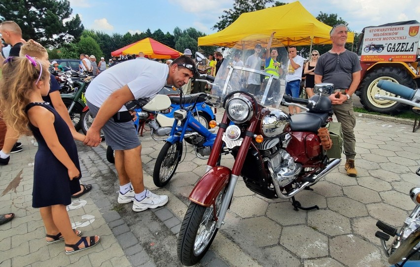 Tak było na zjeździe starych motocykli PRL w 2021 roku.