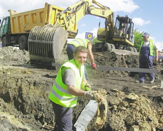 Od wtorku prace związane z budową nowego dworca idą pełną parą.