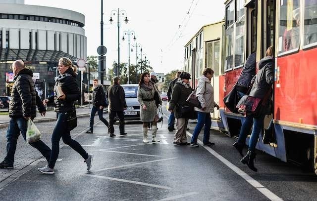 Przy ul. Focha ma powstać tzw. przystanek wiedeński, poprawiający komfort wsiadania do tramwaju. To jeden z tych pomysłów, które chce zrealizować Zarząd Dróg Miejskich i Komunikacji Publicznej bez względu na wynik konsultacji