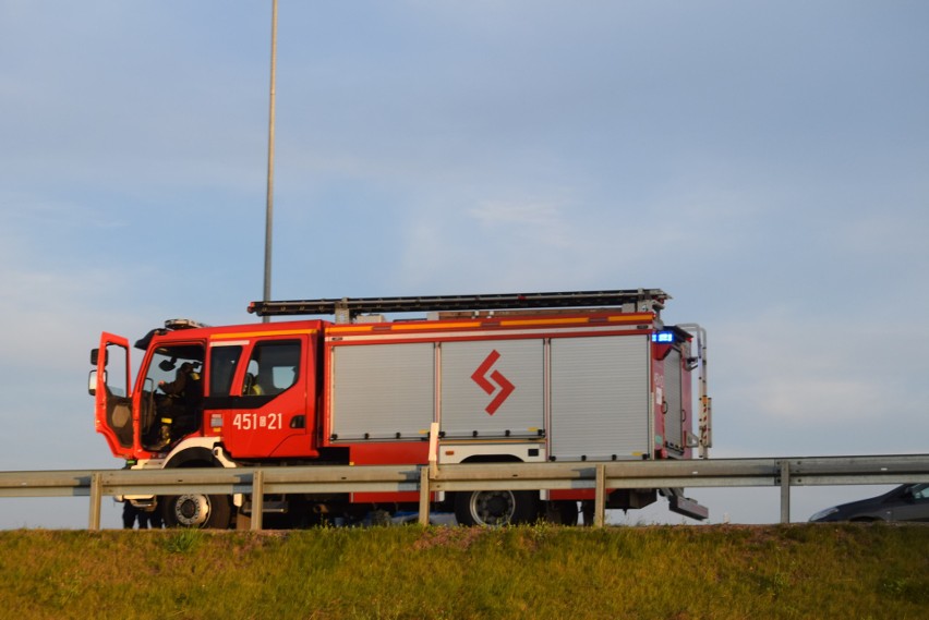 Kościerzyna. Wypadek na obwodnicy Kościerzyny - DK20. Zderzyły się dwa pojazdy osobowe, 1 osoba nie żyje, 13.08. 2022 r. ||ZDJĘCIA