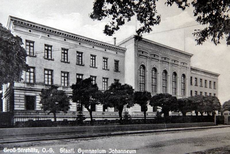 Nowy budynek gimnazjum został oddany do użytku w 1872 r. i...