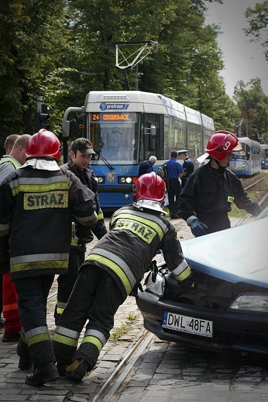 Wrocław: Wypadek na Powstańców Śląskich (ZDJĘCIA, FILM)