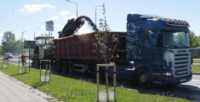 Na ulicy Żółkiewskiego drogowcy rozpoczęli frezowanie asfaltu. Kierowców czekają tam utrudnienia.