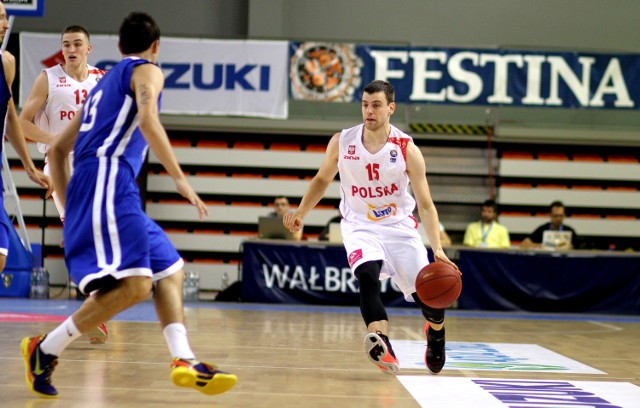 Kamil Łączyński (z piłką) zagra w reprezentacji Polski podczas turnieju w Macedonii.  