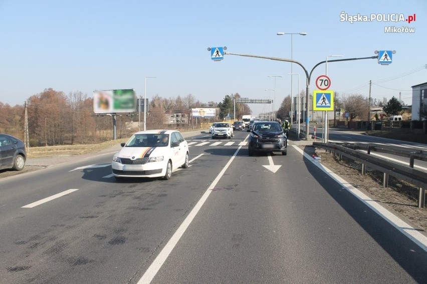 Na przejściu dla pieszych na DK1 w Mikołowie samochód...