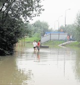 Niektórym rodzinom wodny żywioł zabrał dorobek życia. Mieszkańcy liczą straty i złorzeczą