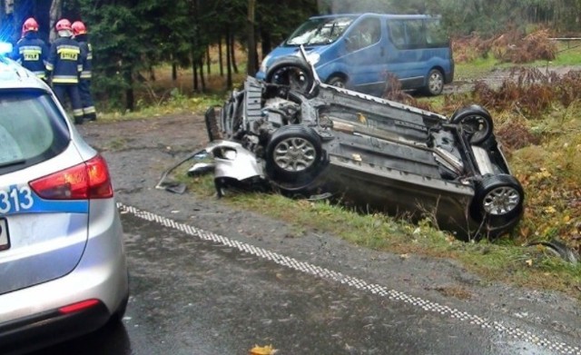 Do poważnego wypadku doszło w sobotę, 27 października na trasie DW 908 między Kaletami a Miasteczkiem Śląskim