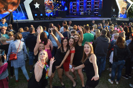 Disco pod Gwiazdami. Zobacz zdjęcia publiczności. Bawiłeś się na koncercie? Znajdź siebie w tłumie