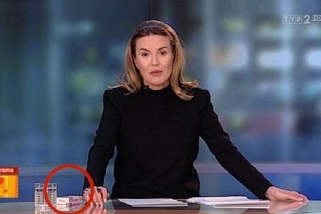 Hanna Lis w "Panoramie" zapomniała schować papierosy. (fot. TVP/x-news)