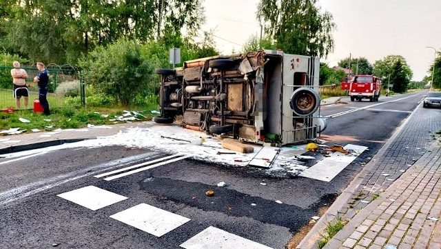 OSP Gardna Wielka pomagała poszkodowanym w zdarzeniu na drodze w Gąbinie w gminie Ustka