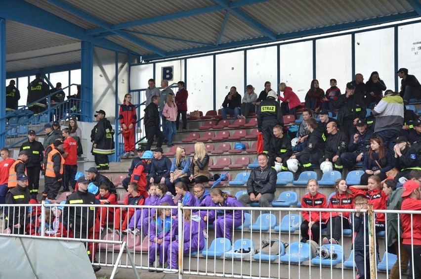 Zawody strażackie rozegrano na stadionie miejskim w...