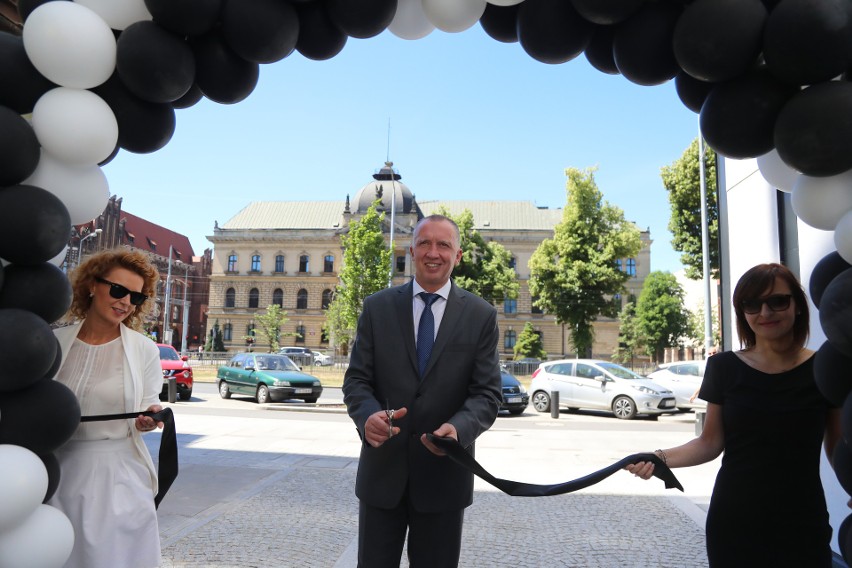 Czarna Perła w Szczecinie już gotowa. Luksusowy apartamentowiec stanął w centrum miasta [ZDJĘCIA, WIDEO]