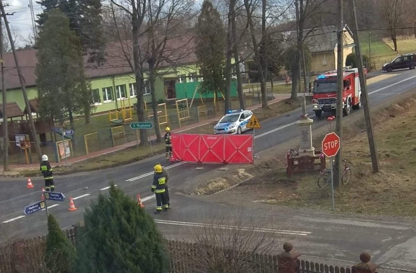 Wypadek w Pawliczce to kolejne śmiertelne potrącenie rowerzysty w gminie Rzeczniów. Strażacy OSP oraz załoga karetki nie zdołali go uratować