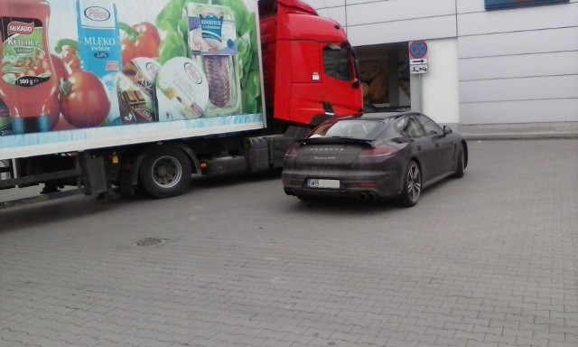 Parking Lidla przy ul. Lubelskiej w Rzeszowie.