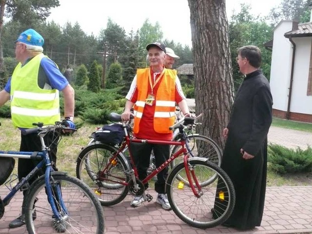 W Majówce Rowerowej z Kielc do Kaczyna tradycyjnie już weźmie udział biskup pomocniczy diecezji kieleckiej Marian Florczyk, pomysłodawca tej imprezy.