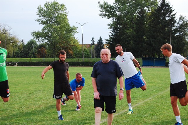 Trener Ryszard Skutnik rozpoczął przygotowania od zajęć na stadionie lekkoatletycznym