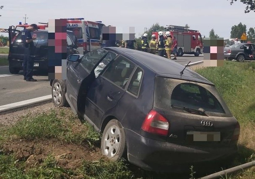 Ostrówek. Karambol na DK 8. Auta jedno po drugim wpadały na siebie