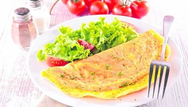 Omlet z żółtym serem