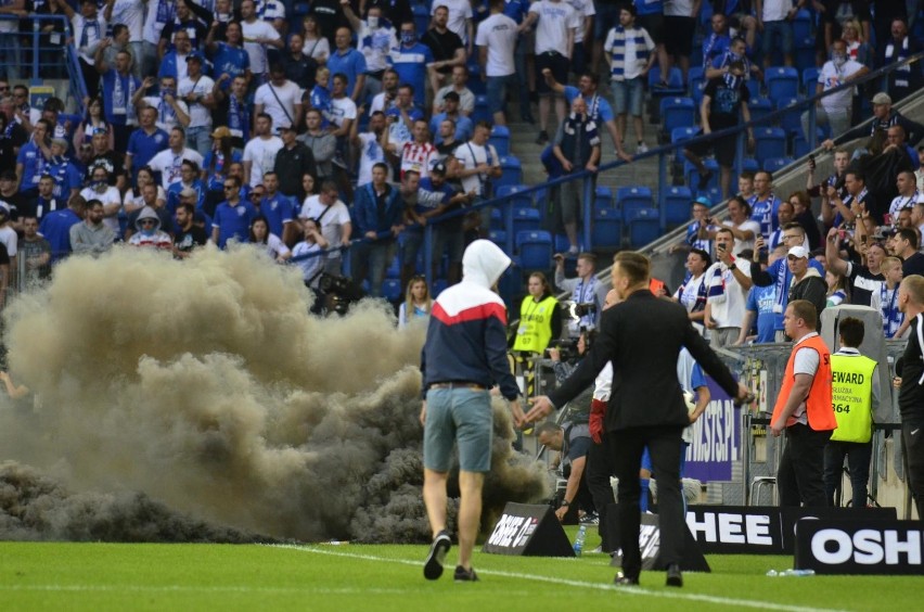 Podczas meczu w maju 2018 roku kibice Lecha wtargnęli na...