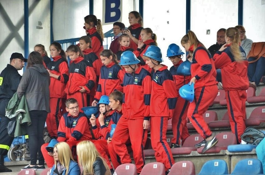 Zawody strażackie rozegrano na stadionie miejskim w...