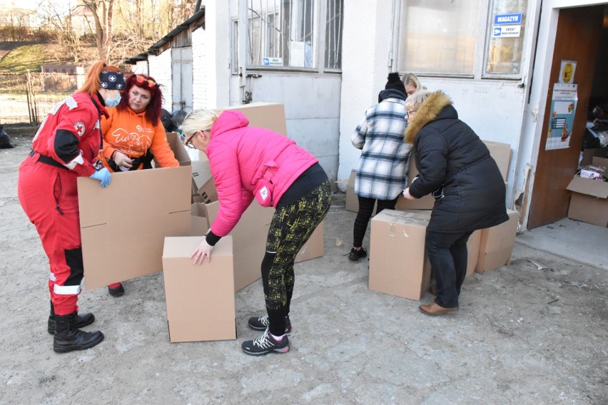 Koszalin pomaga Ukrainie.  Magazyny zapełniają się darami [zdjęcia] 