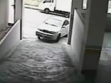 Fatalne parkowanie kierowcy z przypadku (wideo)