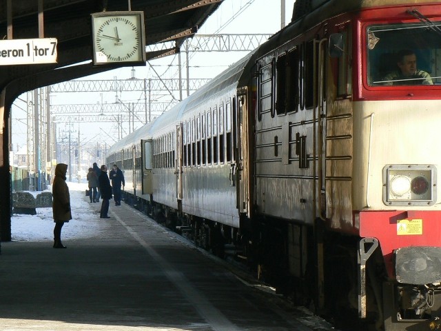 Od poniedziałku więcej czasu w pociągach spędzą pasażerowie podróżujący do Szczecina z Białegostoku (akt. godz. przyjazdu 19.00)  i Olsztyna (21.48).
