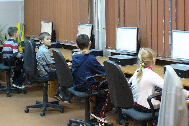 Szkoła Podstawowa w Skwierzynie dostała 20 stacjonarnych komputerów i jednego laptopa. Sprzęt przekazała jej spółka Polskie Górnictwo Naftowe i Gazownictwo.