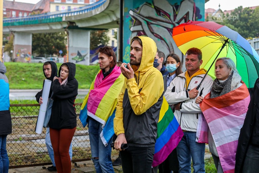 Mural LGBTQ w Szczecinie odsłonięty. Mimo, że został zniszczony. "Miłość przetrwa wszystkie niedogodności"