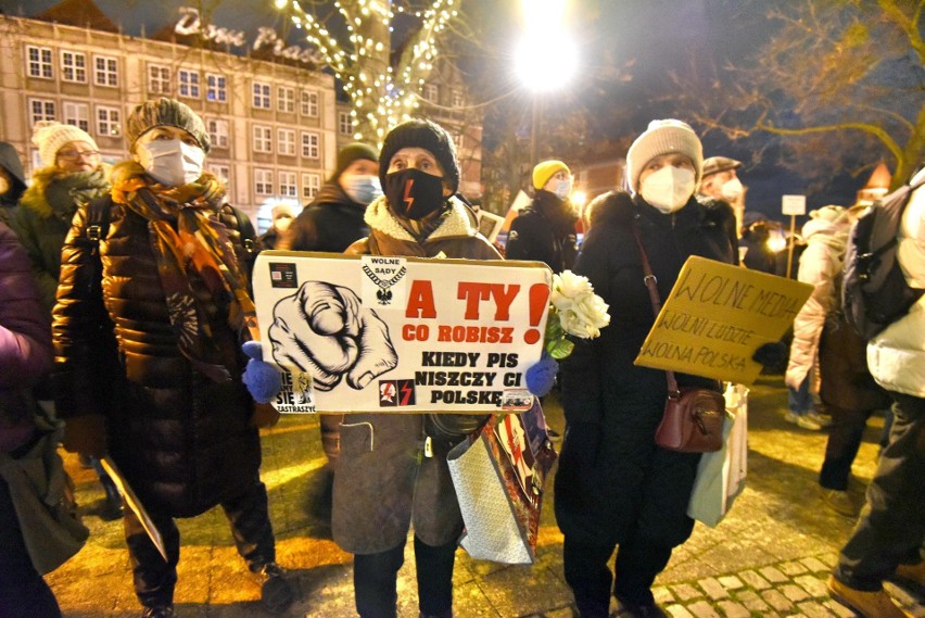Lex TVN. W Gdańsku protestowano pod pomnikiem Sobieskiego