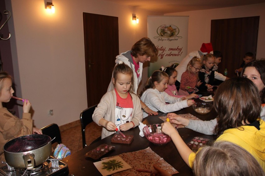 Świąteczne warsztaty dla dzieci w Lipskim Centrum Kultury. Wydarzenie cieszyło się olbrzymim zainteresowaniem
