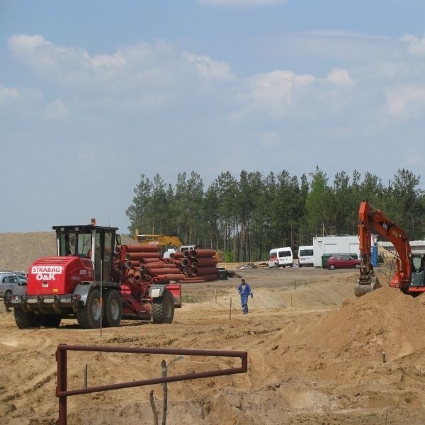 Na placu budowy obwodnicy Wasilkowa robota wre. Jednak ani wykonawcy z firmy Strabag, ani sprawująca nad wszystkim pieczę GDDKiA, nie chwalą się tempem i wynikami pracy.