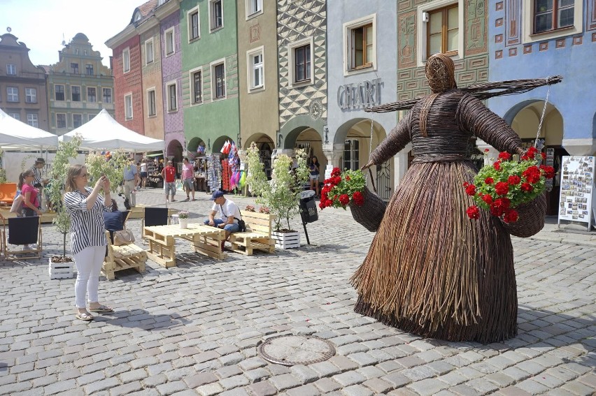 Na Starym Rynku stanie blisko 100 drewnianych domków i...