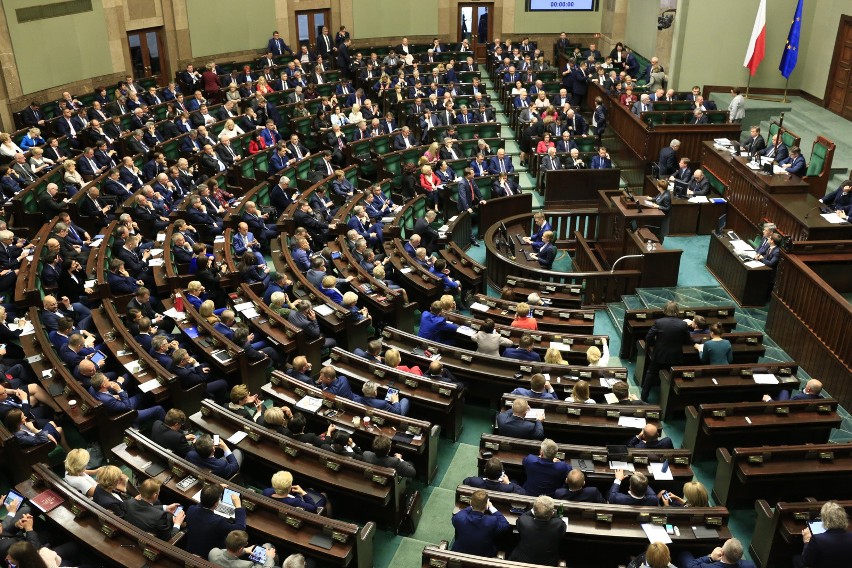 Co najmniej kilkunastu obecnych posłów i senatorów nie...