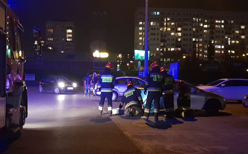 Interwencja straży pożarnej przed Tesco na Widzewie