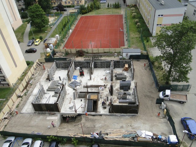 Trwa budowa apartamentowca przy ulicy Wilczej 9 w Radomiu. Na najniższym poziomie będą podziemne garaże.