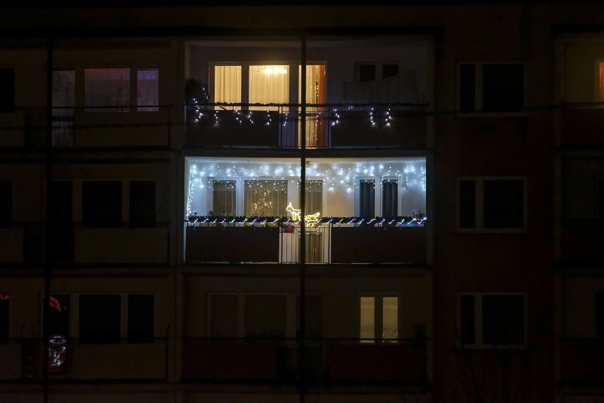 Na wielu toruńskich balkonach, za okazji Bożego Narodzenia,...