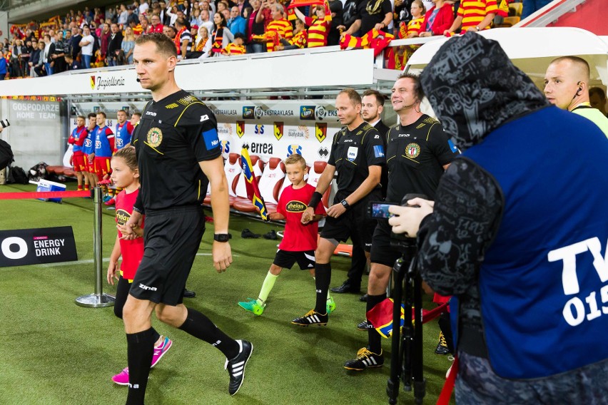 Dziecięca eskorta Jagiellonii Białystok na meczu Jagiellonia...