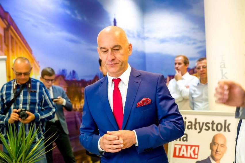 Tadeusz Arłukowicz otworzył biuro wyborcze.